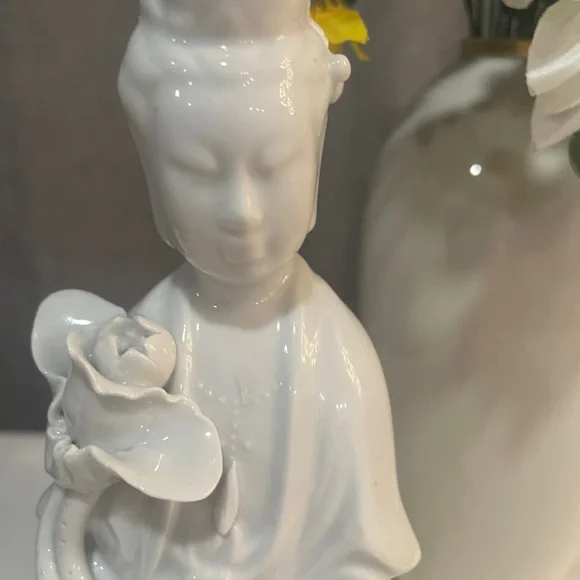 Vintage Blanc de Chine Quan Yin bodhisattva